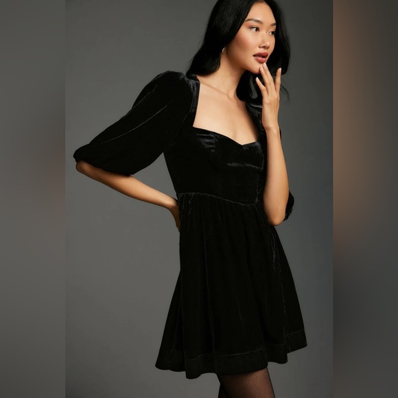 Anthropologie Dresses & Skirts - Maeve by Anthropologie Black Garment Sweetheart Velvet Mini Dress Size Small